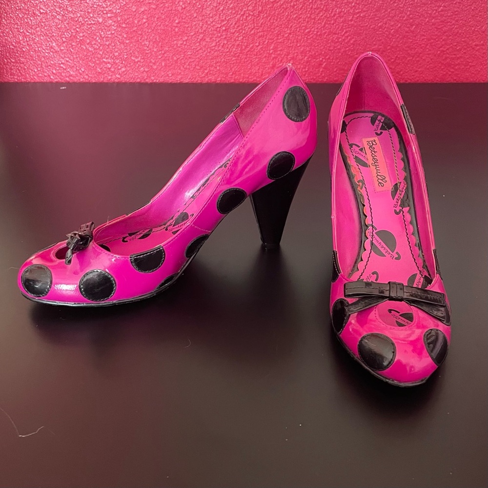 Betseyville by Betsey Johnson high heel pump